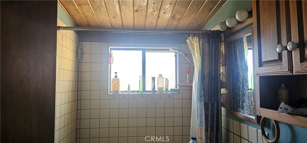 https://media.crmls.org/medias/b8759712-73ec-42b6-b516-4f3f4c6f9478.jpg?preset=X-Large