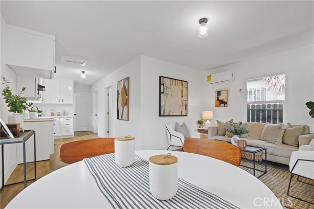 9525 Holmes Avenue, Los Angeles CA: https://media.crmls.org/medias/b875b7d6-bd2e-4581-a8f1-d1f9b212251f.jpg