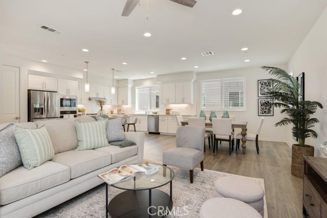542 Cultivate, Irvine CA: https://media.crmls.org/medias/b87602ac-ed4a-4c99-97ea-419b133679c7.jpg