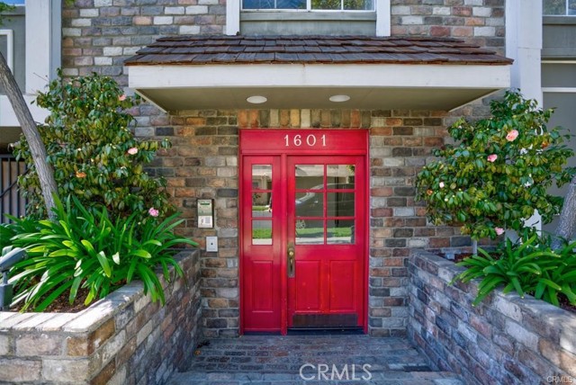 Detail Gallery Image 5 of 35 For 1601 Hilts Ave #3,  Los Angeles,  CA 90024 - 2 Beds | 2/1 Baths