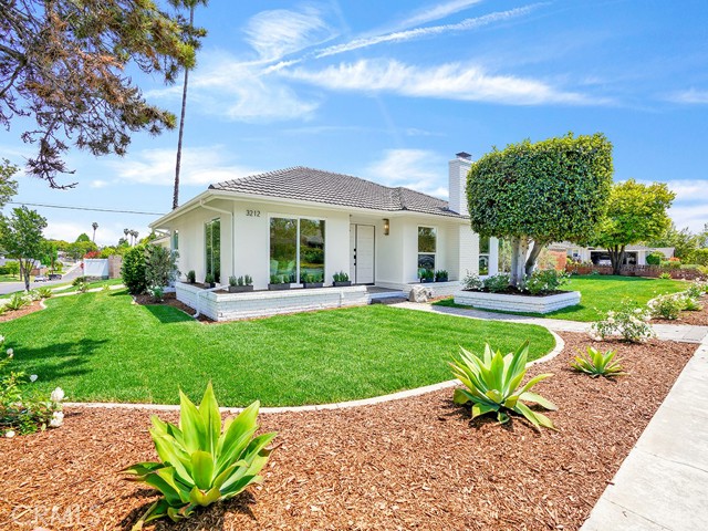 3212 Sunnywood Drive, Fullerton CA: https://media.crmls.org/medias/b8762f91-fcfc-49db-a273-eaf6db6119b6.jpg