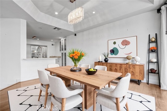 Detail Gallery Image 3 of 13 For 5333 Zelzah Ave #203,  Encino,  CA 91316 - 2 Beds | 2 Baths