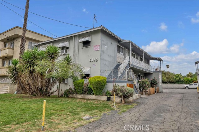 6862 Hazeltine Avenue, Van Nuys CA: https://media.crmls.org/medias/b87724d2-2653-43c6-98ff-1a53ea55f780.jpg