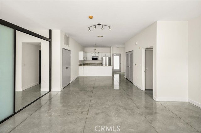 435 W Center Street Promenade, Anaheim CA: https://media.crmls.org/medias/b8772649-efd3-4c3c-8381-da89c113d1de.jpg