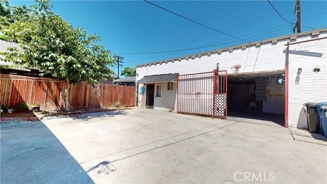 5854 Woodlawn Avenue, Los Angeles CA: https://media.crmls.org/medias/b877b277-d16a-42ee-8e64-e0db2bd497ff.jpg