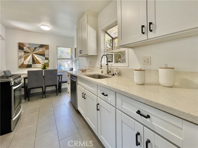 Detail Gallery Image 7 of 30 For 1761 Brook Ln, Glendale,  CA 91208 - 2 Beds | 1 Baths