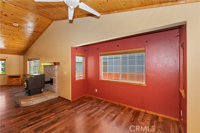 Detail Gallery Image 12 of 44 For 518 E Fairway Bld, Big Bear City,  CA 92314 - 3 Beds | 2 Baths