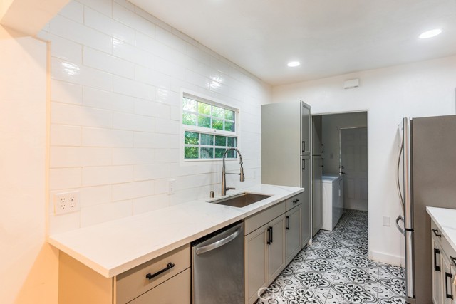 Detail Gallery Image 15 of 43 For 128 S Harper, Los Angeles,  CA 90048 - 3 Beds | 2 Baths