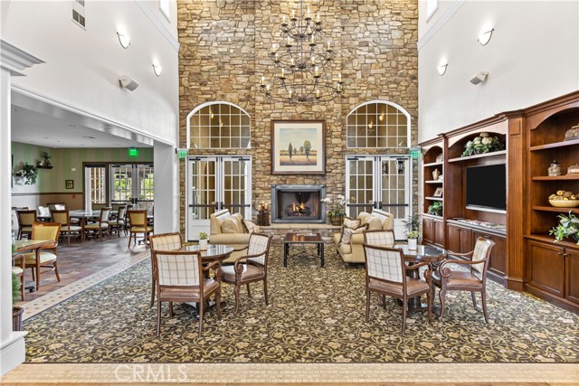 Detail Gallery Image 4 of 42 For 9904 Toscana Dr, Bakersfield,  CA 93306 - 2 Beds | 2/1 Baths