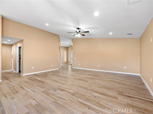 13835 Burning Tree Drive, Victorville CA: https://media.crmls.org/medias/b87a6853-035d-40d7-8ced-6d133d4542ac.jpg