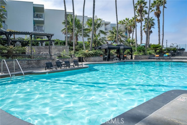 610 The Village, Redondo Beach, California 90277, 2 Bedrooms Bedrooms, ,1 BathroomBathrooms,Residential,Sold,The Village,SB21179815