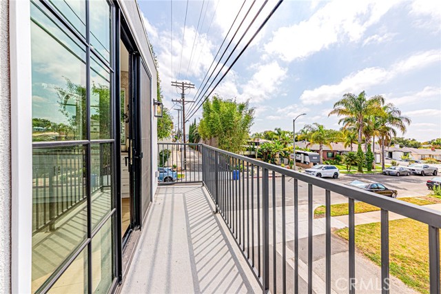 3803 BERRYMAN, Los Angeles CA: https://media.crmls.org/medias/b87cbb33-b21e-4428-9326-fa74991ba390.jpg