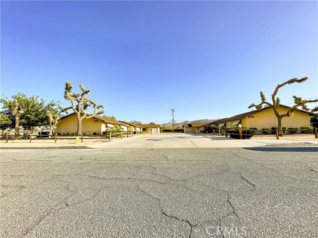 Detail Gallery Image 4 of 31 For 61947 Plaza Rd, Joshua Tree,  CA 92252 - – Beds | – Baths