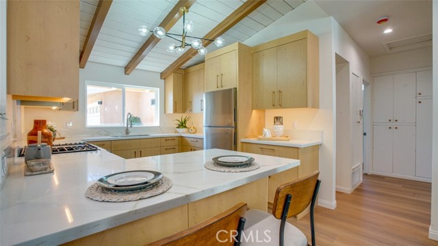 16347 Tupper Street, North Hills CA: https://media.crmls.org/medias/b87d5e2c-7643-4452-ac11-6ba2e6e216e0.jpg