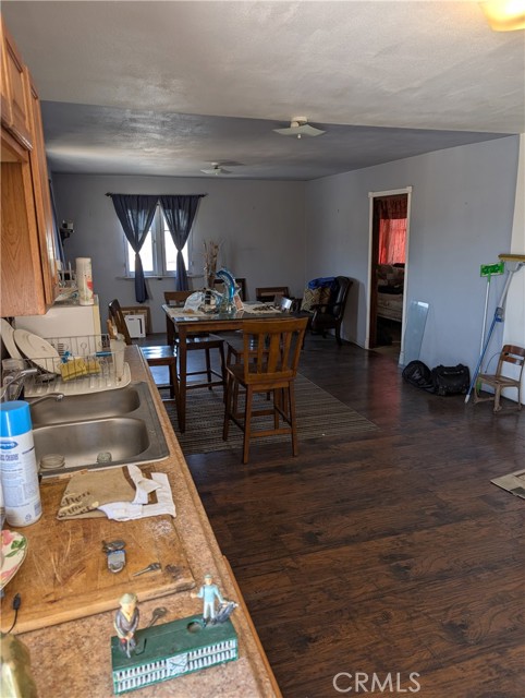 Detail Gallery Image 4 of 20 For 1071 Center St, Riverside,  CA 92507 - 4 Beds | 2 Baths