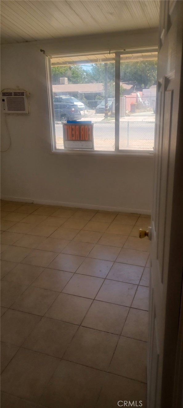 45541 Gadsden Avenue, Lancaster CA: https://media.crmls.org/medias/b87f85e7-5b28-4683-bdcd-04a61da001b4.jpg