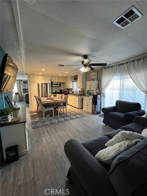 Detail Gallery Image 17 of 34 For 201 W Collins Ave #40,  Orange,  CA 92867 - 2 Beds | 2 Baths