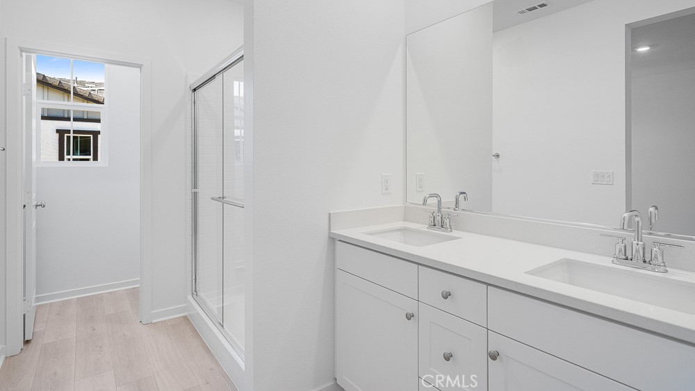 https://media.crmls.org/medias/b8800b5c-78af-449a-9249-57cb3775a1e4.jpg?preset=X-Large