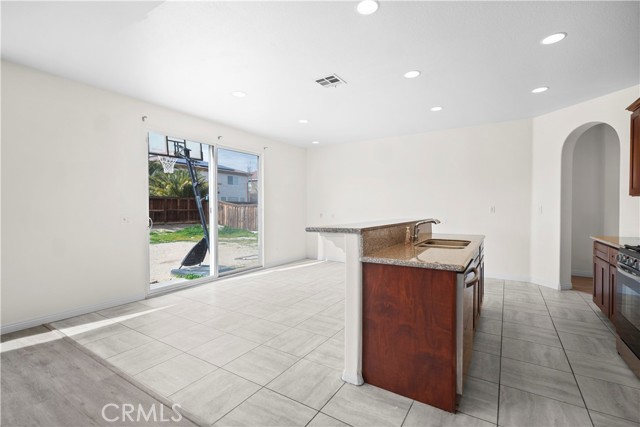 Detail Gallery Image 11 of 53 For 15246 Diamond Rd, Victorville,  CA 92394 - 4 Beds | 3 Baths