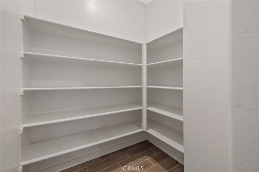 https://media.crmls.org/medias/b880d7b0-5ce5-40e2-8f1f-4bbe2a5d80d2.jpg?preset=X-Large