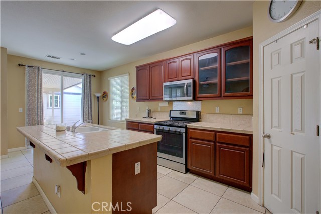 Detail Gallery Image 6 of 55 For 1492 Antioch Ct, Merced,  CA 95348 - 5 Beds | 2/1 Baths