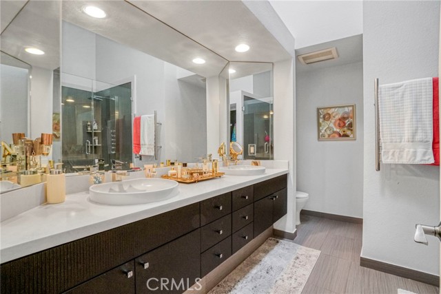 18730 Hatteras Street, Tarzana CA: https://media.crmls.org/medias/b8813f6b-0081-4a90-9a52-d41ea92c5525.jpg