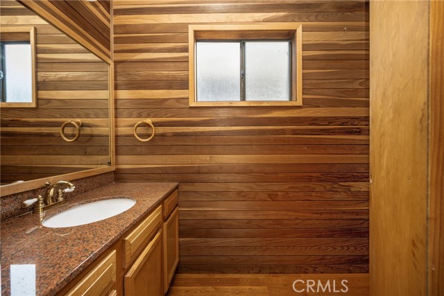 51 B Surfside Avenue, Surfside CA: https://media.crmls.org/medias/b88185b4-7322-4385-ac06-242168d4eca9.jpg