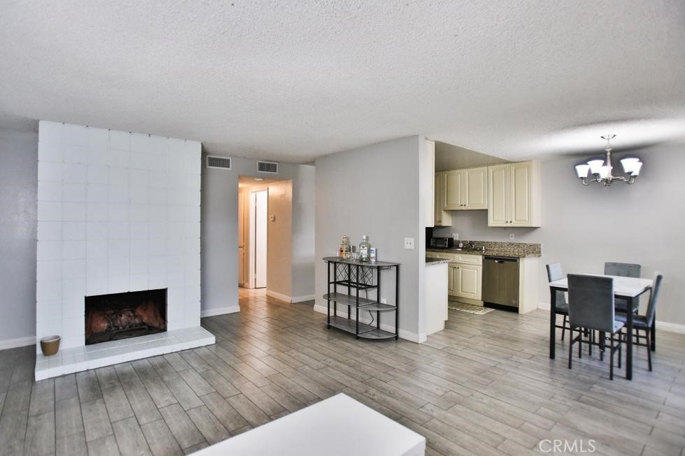 MLS #OC25222392 image #1