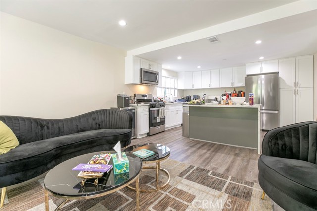 Detail Gallery Image 13 of 38 For 17465 Tuscan Dr, Granada Hills,  CA 91344 - 4 Beds | 3 Baths