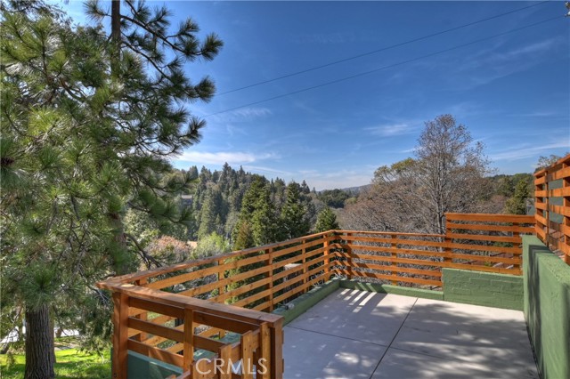 Detail Gallery Image 5 of 47 For 617 Acacia, Crestline,  CA 92325 - 5 Beds | 3 Baths