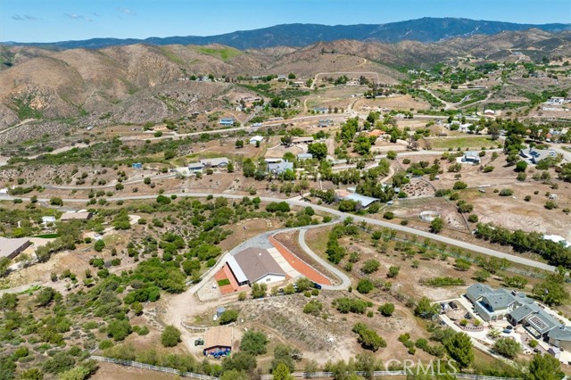 13700 Summit Knoll Road, Agua Dulce CA: https://media.crmls.org/medias/b881df61-e57b-4f6d-9a63-3e49997b7e78.jpg