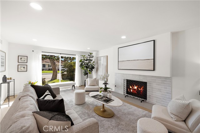 Detail Gallery Image 9 of 57 For 21361 Lemontree Ln, Huntington Beach,  CA 92646 - 5 Beds | 4 Baths