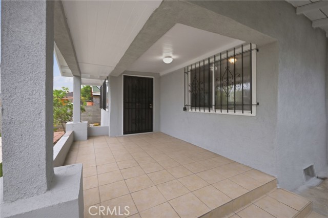 Detail Gallery Image 4 of 44 For 1345 W 51st Pl, Los Angeles,  CA 90037 - 6 Beds | 3 Baths