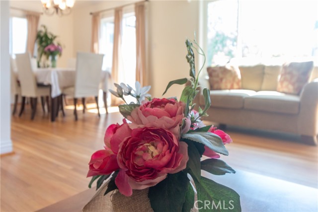 Detail Gallery Image 11 of 28 For 1030 E San Jose, Burbank,  CA 91501 - 3 Beds | 2 Baths