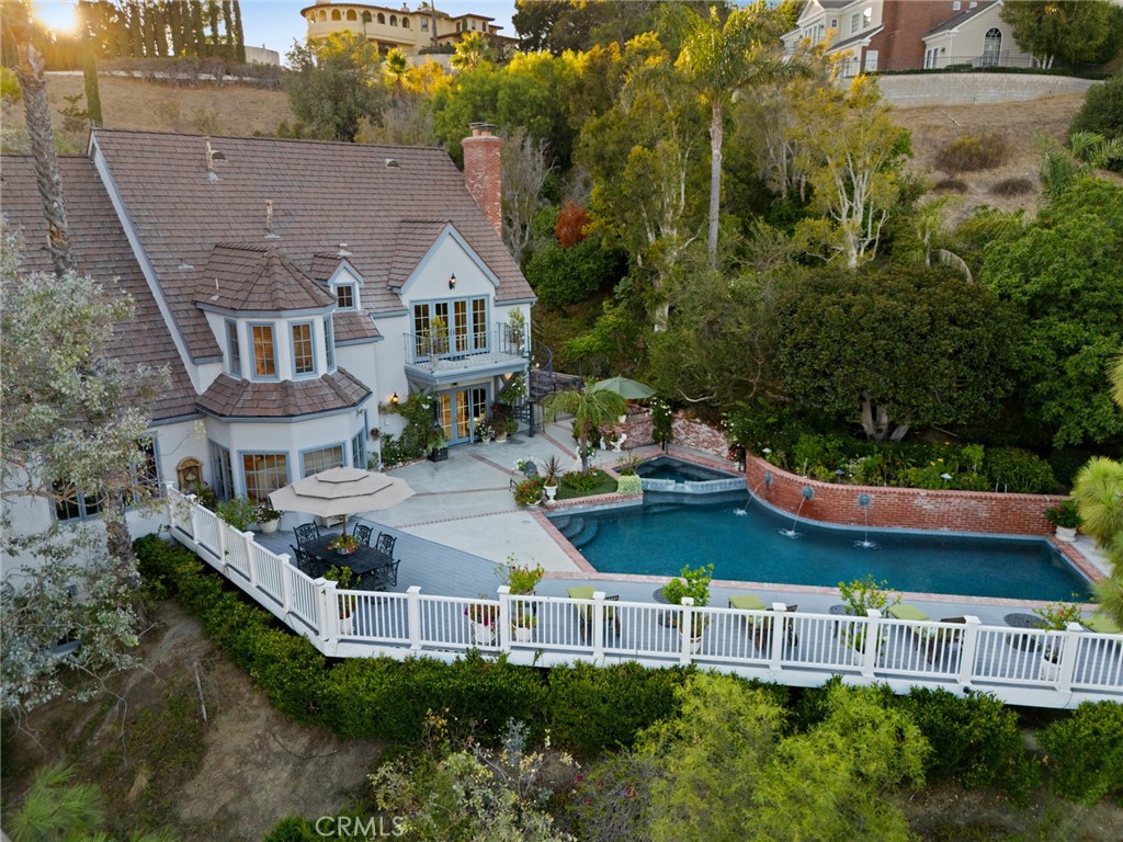 https://media.crmls.org/medias/b8842275-3d9a-4e24-9c98-e1e709b8502f.jpg?preset=X-Large