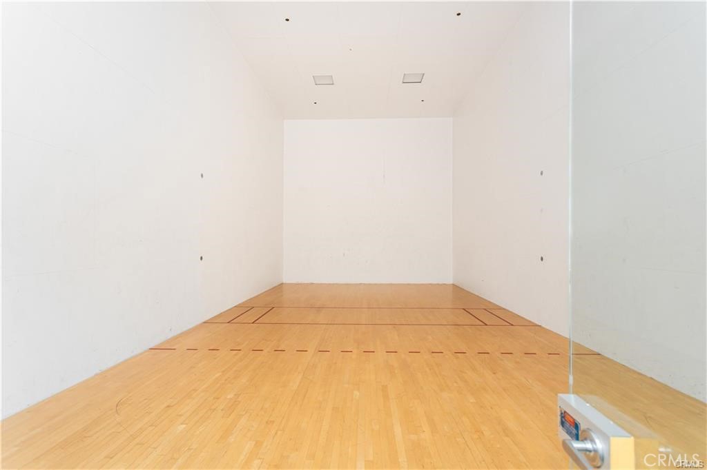 https://media.crmls.org/medias/b8843265-1538-47be-91b7-2493b83bd617.jpg?preset=X-Large