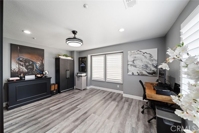 15583 N Peak Lane, Fontana CA: https://media.crmls.org/medias/b8846ba4-023f-42df-918c-bb46686d66c7.jpg