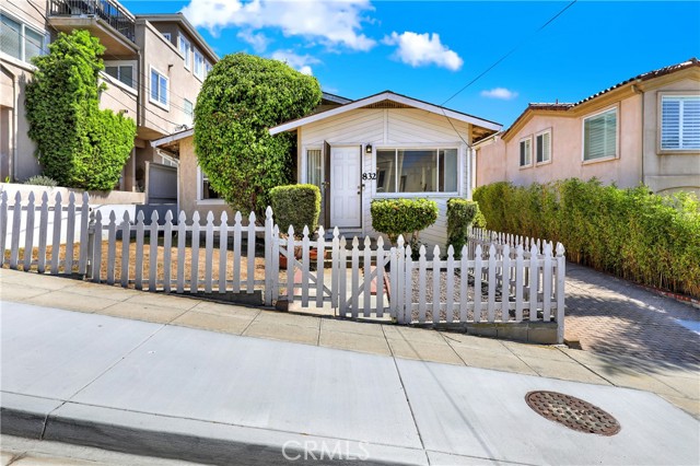 834 15th Street, Hermosa Beach CA: https://media.crmls.org/medias/b884915b-9194-4cda-ba0a-fd231fbaeee3.jpg