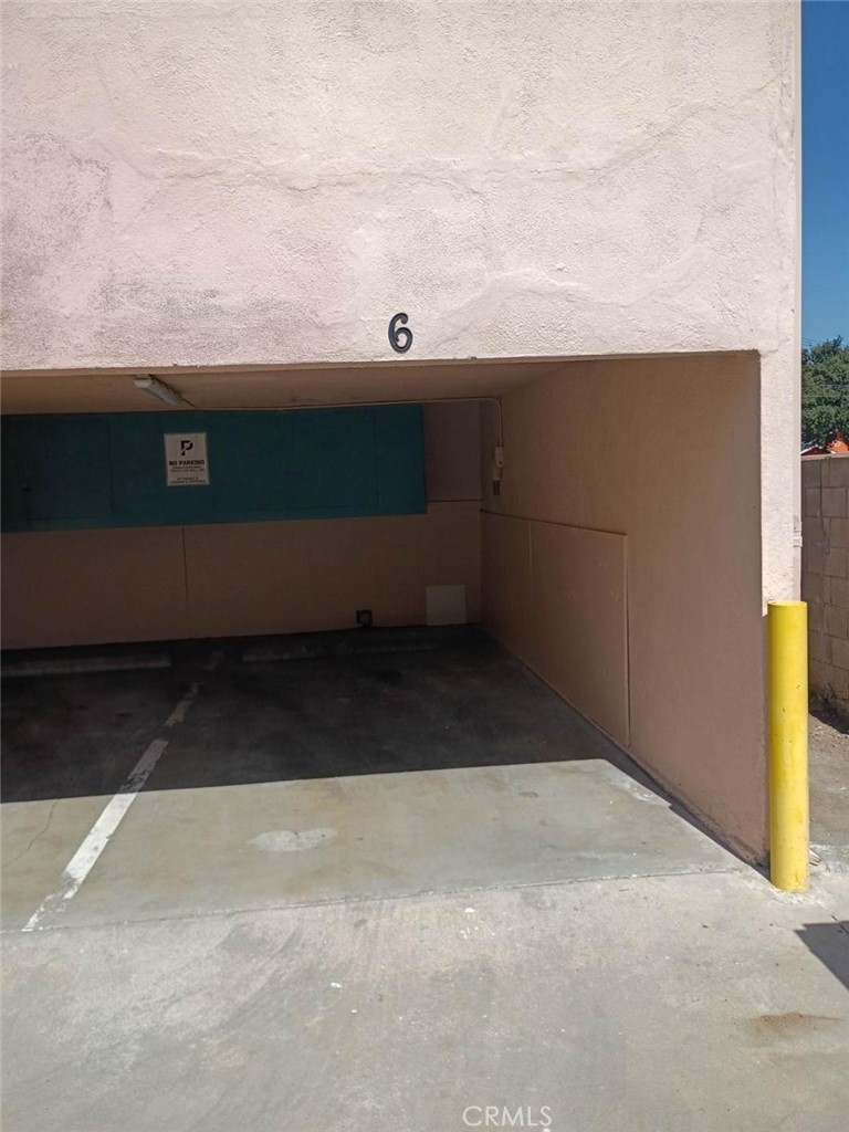 https://media.crmls.org/medias/b88526d7-2815-46e0-90d6-8b0856b14a53.jpg?preset=X-Large