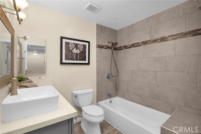 1047 E Huntington Drive, Monrovia CA: https://media.crmls.org/medias/b8856257-e6f0-4e25-b36d-c76159690edc.jpg