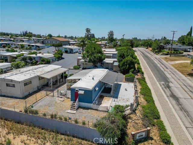 12995 6th, Yucaipa CA: https://media.crmls.org/medias/b8864fbd-9d86-4a7c-9861-9649fcf2ad85.jpg