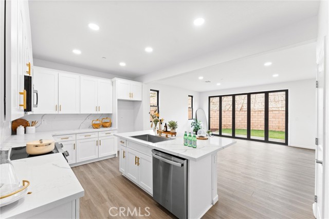 Detail Gallery Image 12 of 61 For 1993 Lyon Ave, Riverside,  CA 92503 - 5 Beds | 3 Baths