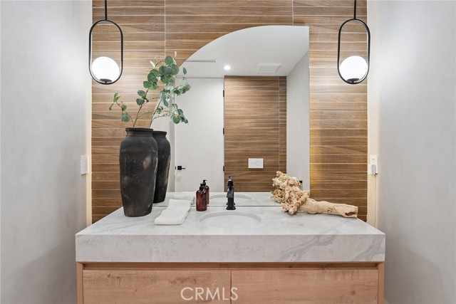 Detail Gallery Image 26 of 65 For 22268 Avenue San Luis, Woodland Hills,  CA 91364 - 5 Beds | 5/1 Baths