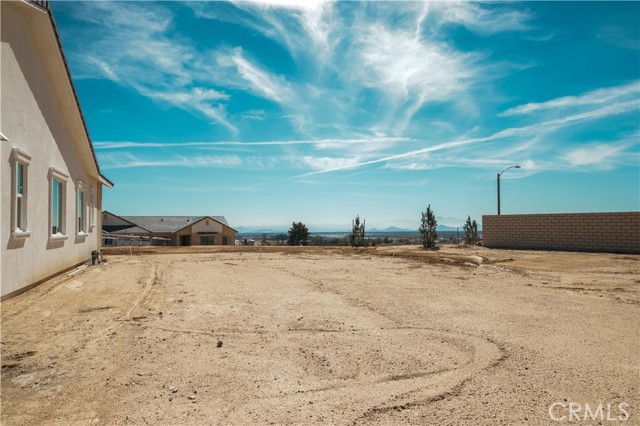 Detail Gallery Image 9 of 11 For 3590 W. Emerson Ct, San Bernardino,  CA 92407 - 5 Beds | 4/1 Baths