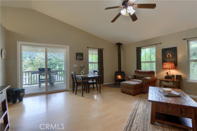 4986 7th Street, Mariposa CA: https://media.crmls.org/medias/b88899f3-06af-4d43-9eb0-5c639f06f3a2.jpg