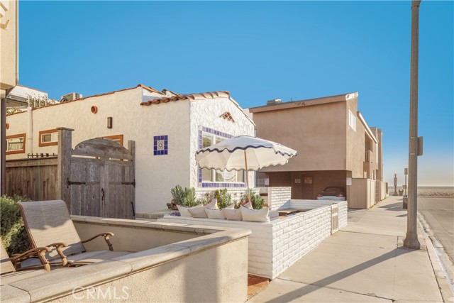 Detail Gallery Image 3 of 35 For 106 31st St, Newport Beach,  CA 92663 - 5 Beds | 3 Baths