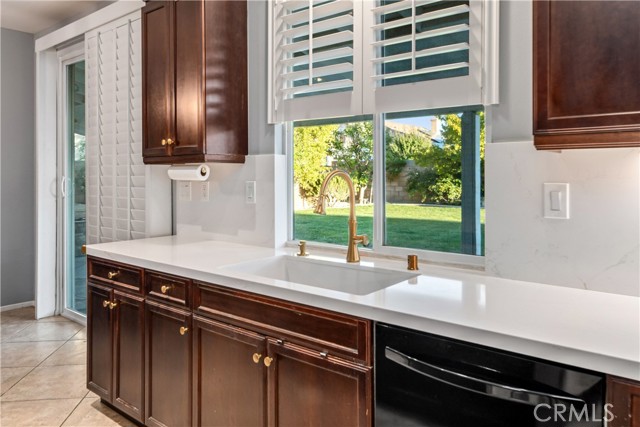 Detail Gallery Image 12 of 60 For 4762 W Avenue J6, Lancaster,  CA 93536 - 5 Beds | 3 Baths