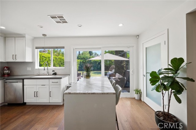 Detail Gallery Image 13 of 35 For 17642 Calvert St, Encino,  CA 91316 - 4 Beds | 2/1 Baths
