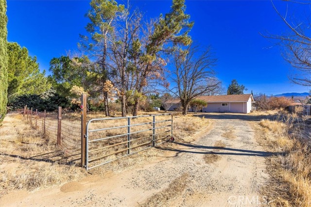 Detail Gallery Image 4 of 30 For 39386 Contreras Rd, Anza,  CA 92539 - 3 Beds | 2 Baths