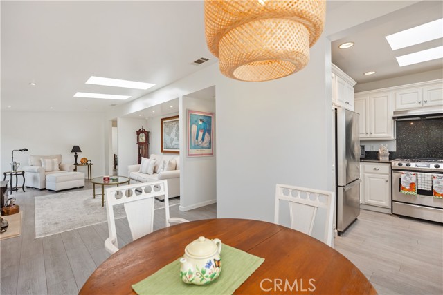 103 Yorktown, Newport Beach CA: https://media.crmls.org/medias/b88bf6fa-1d73-4d5a-892a-6423f7c0ce2c.jpg